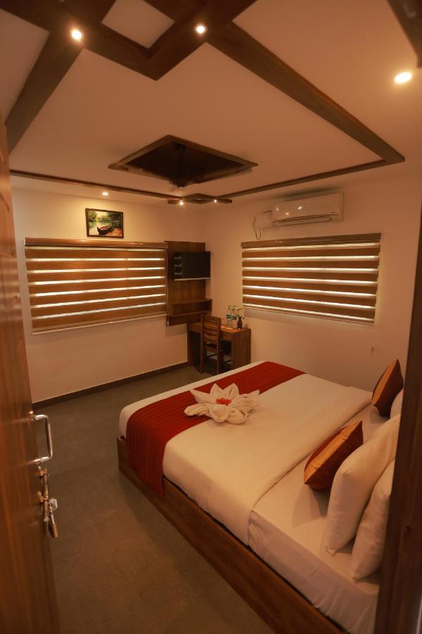 Malavikas Black Beach Resort Varkala Dış mekan fotoğraf